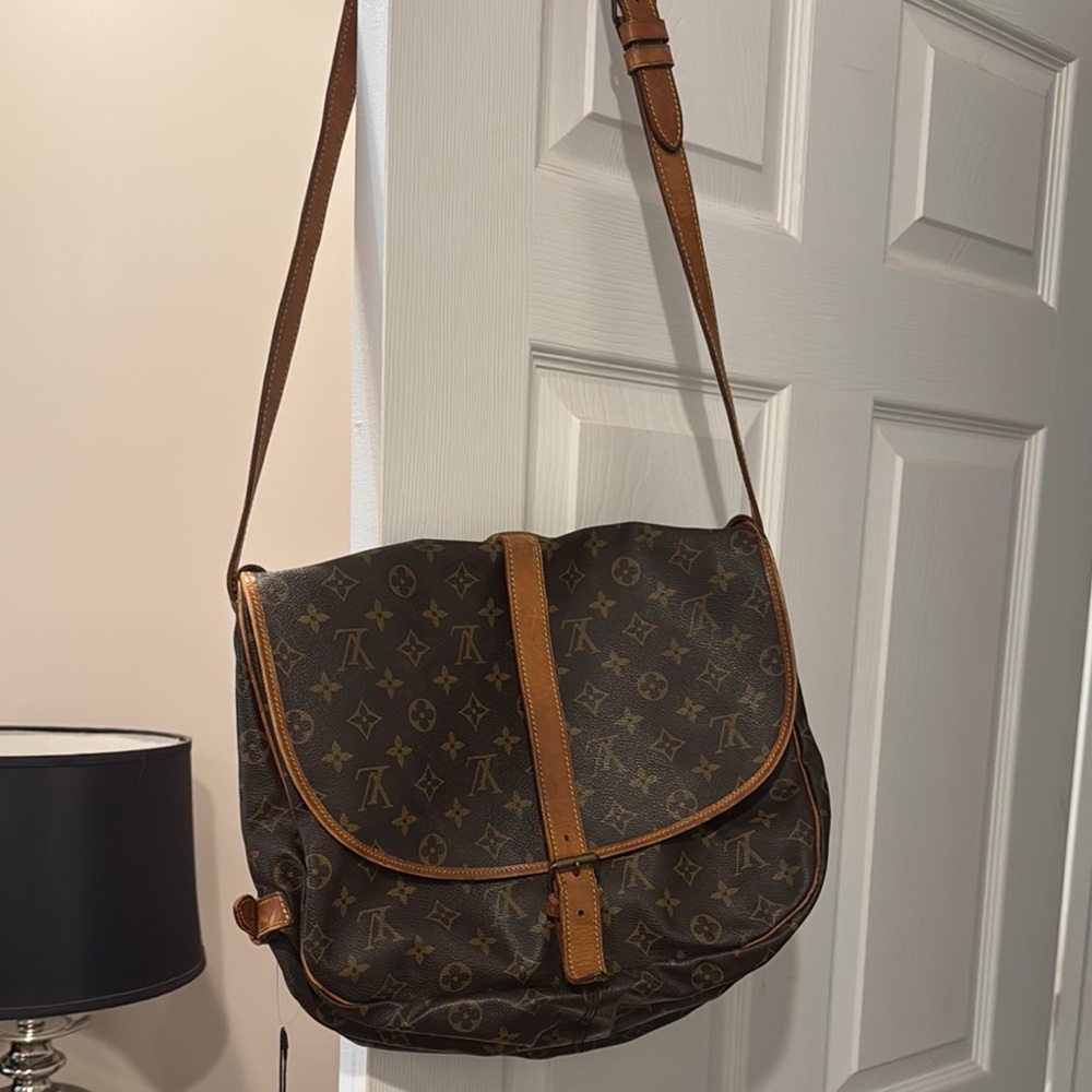 Vintage Authentic Louis Vuitton Monogram Saumer 35 Shoulder/Messenger Bag